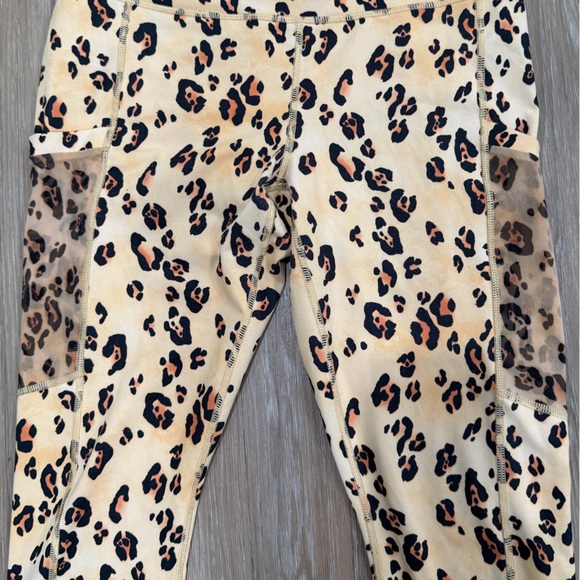Fabletics Size M Two Piece Leopard Print Set - Picture 5 of 11